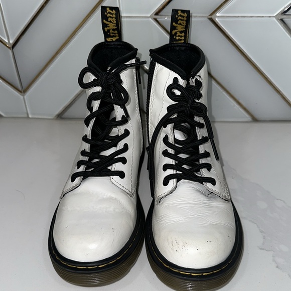 White DR  MARTENS big kids size 2. Some scruffs on the front pls see pictures - Picture 13 of 13